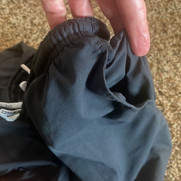 3” Adidas running shorts - Black with pockets and inside tight shorts - Picture 4 of 4